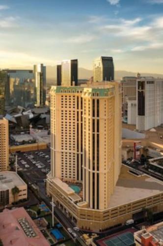 a view of a large city with buildings at Marriott Grand Chateau 2BD in Las Vegas