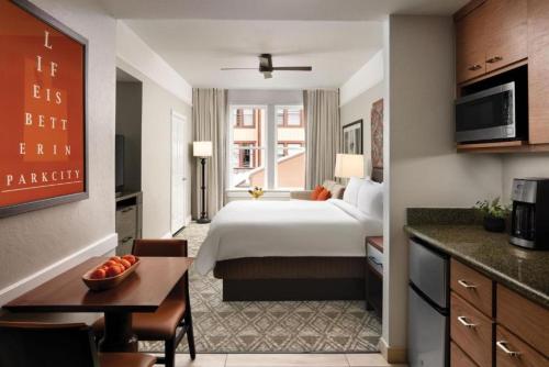 Postel nebo postele na pokoji v ubytování Marriott Summit Watch Luxury Studio