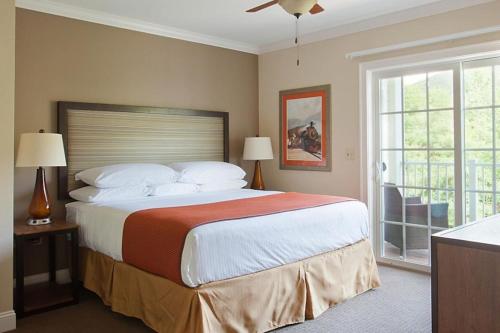 Postel nebo postele na pokoji v ubytování Beautiful Northeast scenery and resort amenities in this great 1BD vacation condo