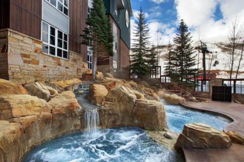 Bazén v ubytování Marriott Mountainside 2BD nebo v jeho okolí