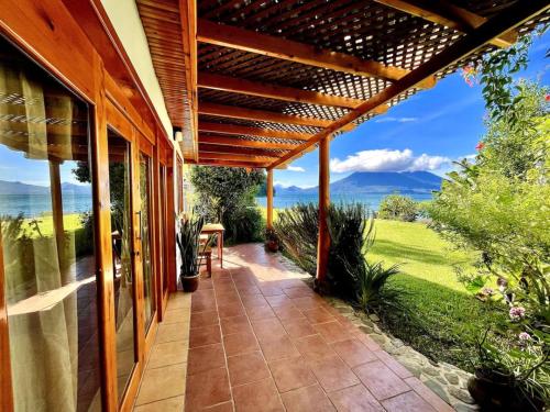 Chic Lakefront Retreat Casa Diamante Atitlan