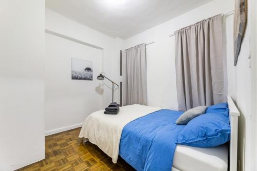 Ένα ή περισσότερα κρεβάτια σε δωμάτιο στο Hidden Cozy 2BD apartment In Manhattan