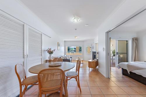 Ένα ή περισσότερα κρεβάτια σε δωμάτιο στο Shingley Poolside Retreat