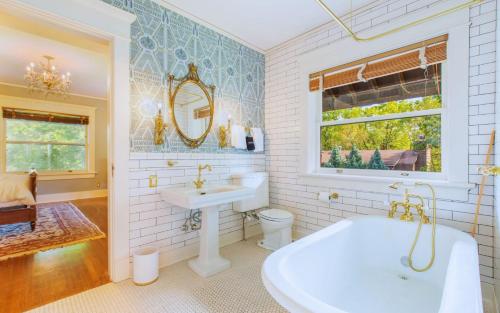 Ένα μπάνιο στο Martha's Bed and Breakfast