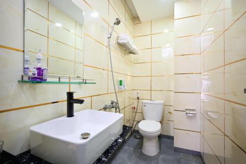 a bathroom with a sink and a toilet at Arina Luxury Hotel - Vincom Tay Ninh in Tây Ninh