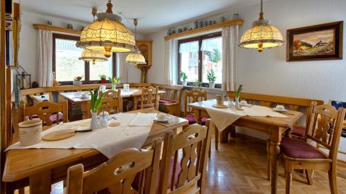 Restoran atau tempat lain untuk makan di Schwarzwald-Hotel Kraeutle