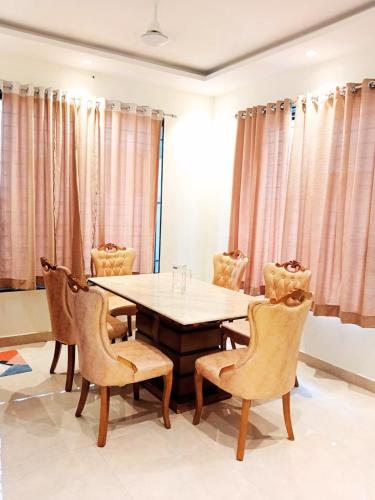 Χώρος καθιστικού στο Private 3BHK Luxurious Villa with Indoor Pool near Mahabalipuram