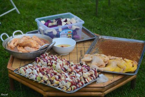 a picnic table with different types of food on it at Nasan Green Farm in Cao Bằng