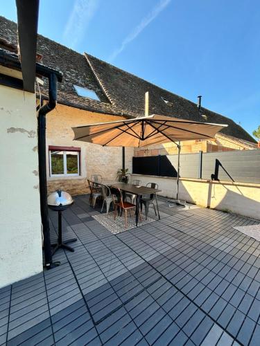 Afbeelding uit fotogalerij van Le gîte du Château Mouton in Châtenoy-le-Royal