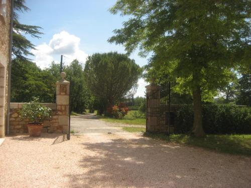 Κήπος έξω από το Domaine Notre Dame