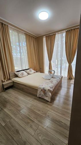 Postel nebo postele na pokoji v ubytování Апартаменти за гости Кедър