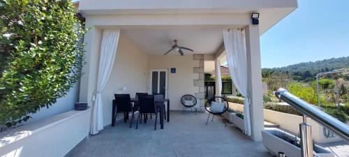 a patio with a table and chairs on a balcony at Apartment "MANNA in Korčula