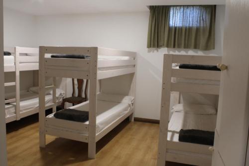 Postel nebo postele na pokoji v ubytování Albergue Jakue