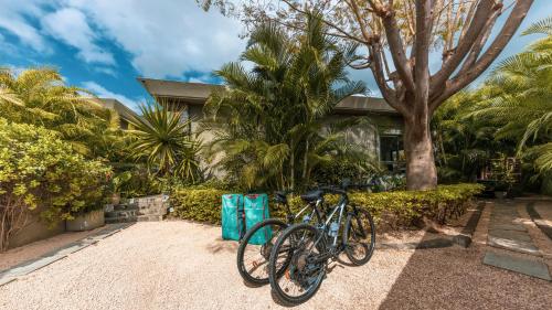 two bikes parked in front of a house at Villa Sartelo in Tamarin