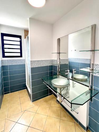 a bathroom with two sinks and a mirror at Chez Gerard in Saint-Pierre