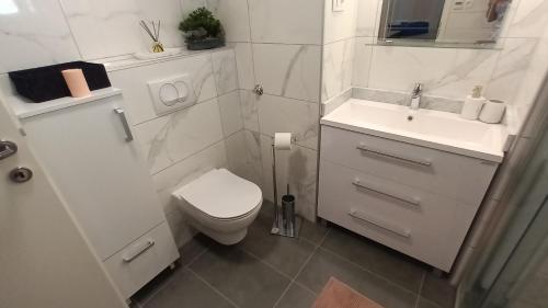 Bilik mandi di Apartman Klaudia
