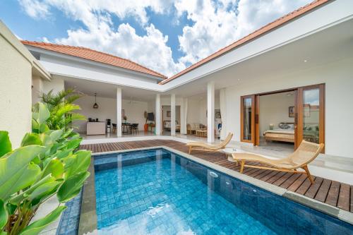Bazén v ubytování Your Tropical Hideaway - 2BR Villa with Pool nebo v jeho okolí