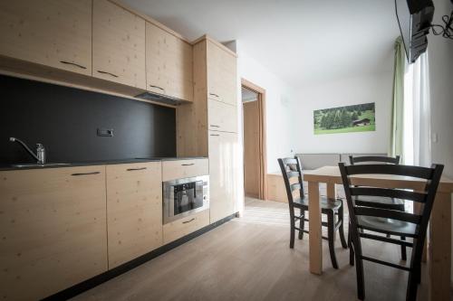 Η κουζίνα ή μικρή κουζίνα στο Aparthotel Dolomites Living&Relax