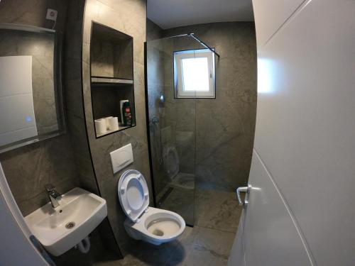 Koupelna v ubytování Aqua Rooms Ribnik