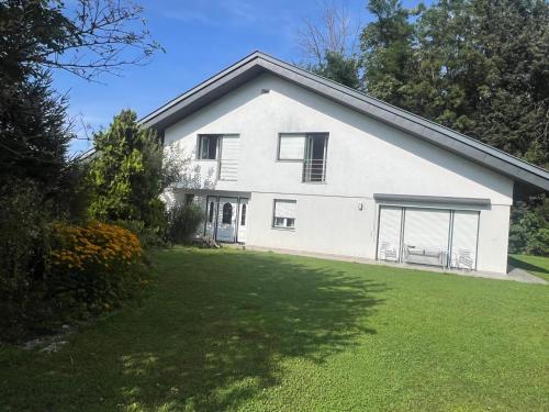 Landhausstil Villa in der Natur