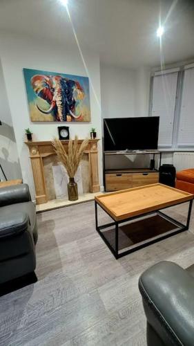 a living room with a couch and a coffee table at Freshen - up Stays Birmingham Spacious 3-Bed Contractor & Insurance Accommodation Parking Garden in Birmingham