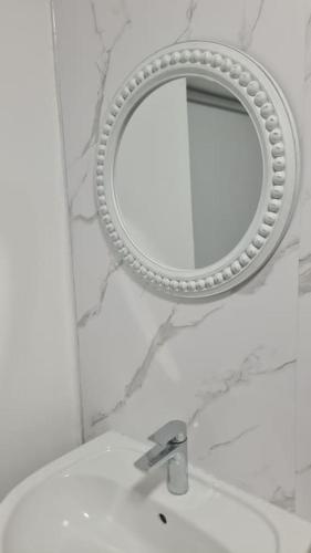 a bathroom sink with a mirror on the wall at Freshen - up Stays Birmingham Spacious 3-Bed Contractor & Insurance Accommodation Parking Garden in Birmingham