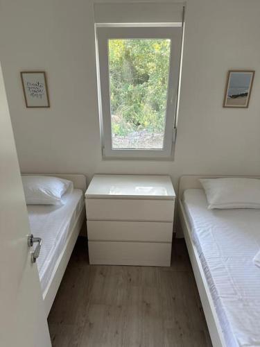 Stone Village Suite Kamenariにあるベッド