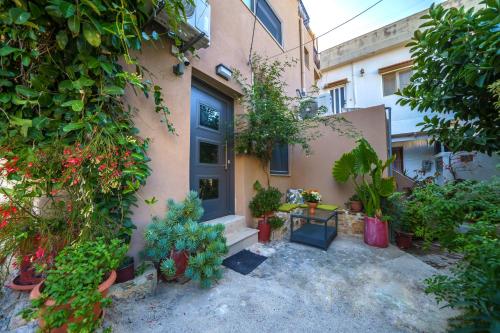 a house with a bunch of plants in front of it at RODIBLUE VILLAGE Apartments in Rodia