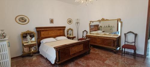 a bedroom with a bed and a vanity and a mirror at Casa Vacanza a Limbiate in Limbiate