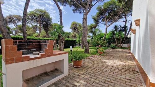 Κήπος έξω από το Villa in Riva al Mare