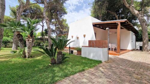 Κήπος έξω από το Villa in Riva al Mare