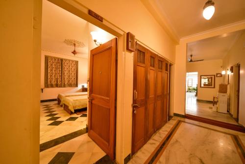 a hallway with a door leading to a bedroom at Hotel Arya Niwas in Jaipur