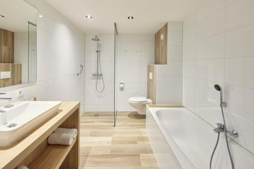 Un baño de Van der Valk Hotel Leusden - Amersfoort