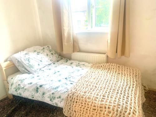 Gallery image of Small comfy room in family home in Dublin