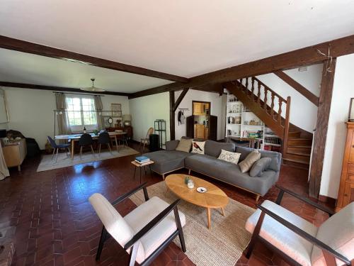 Maison familiale, grand jardin