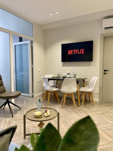 - Free Parking - Comfy City Center Apartment -