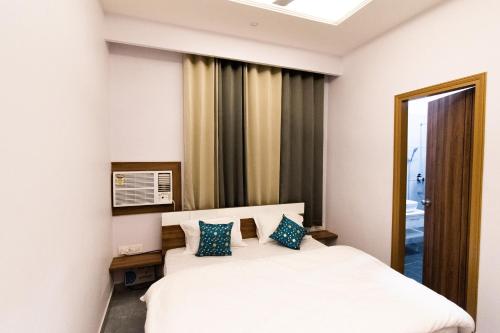 a bedroom with two beds and a mirror at Dyal Resorts in Phagwāra