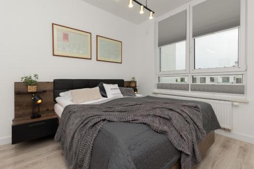 Spacious Apartment with Parking Warsaw Ursus by Renters Prestige