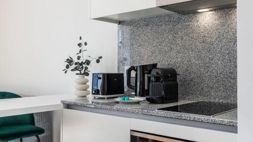 Infante Studio w Parking by LovelyStay