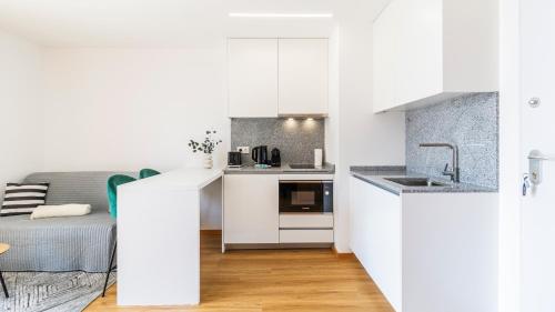 Infante Studio w Parking by LovelyStay