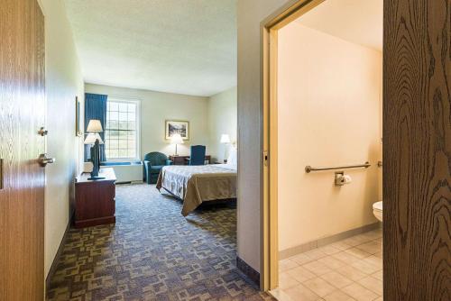 Postel nebo postele na pokoji v ubytování Quality Inn & Suites Schoharie near Howe Caverns