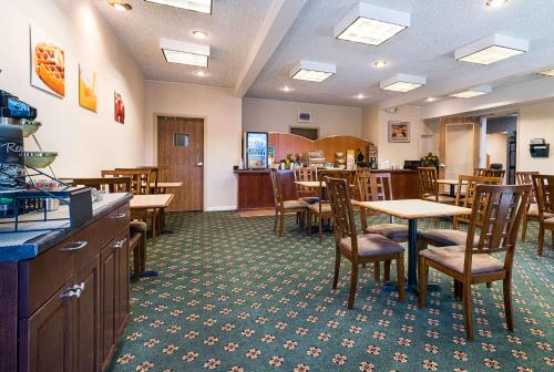 Restaurace v ubytování Quality Inn & Suites Schoharie near Howe Caverns