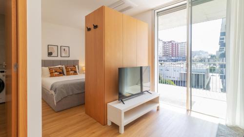 Infante Studio w Parking by LovelyStay
