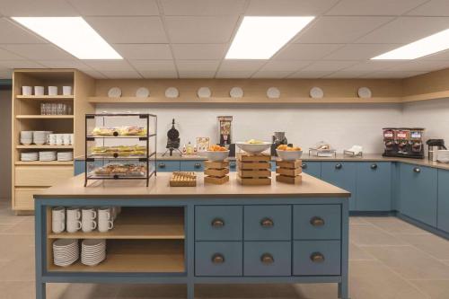 Η κουζίνα ή μικρή κουζίνα στο Country Inn & Suites by Radisson, Macon West, GA