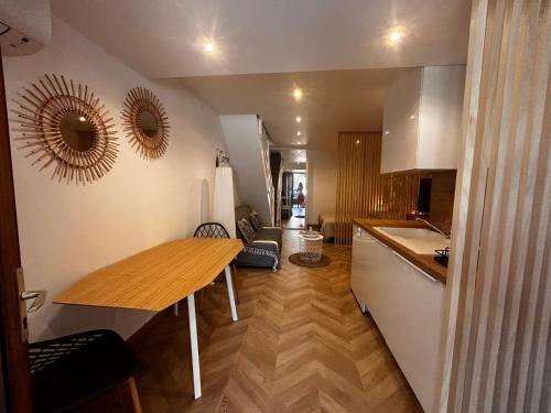 Studio moderne climatisé avec coin nuit, proche mer et Hauts de Cagnes