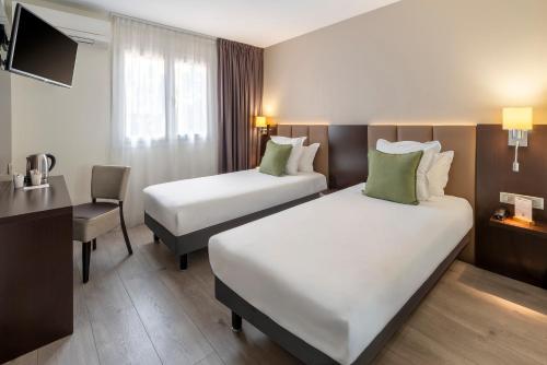 Postel nebo postele na pokoji v ubytování Best Western Terre de Provence
