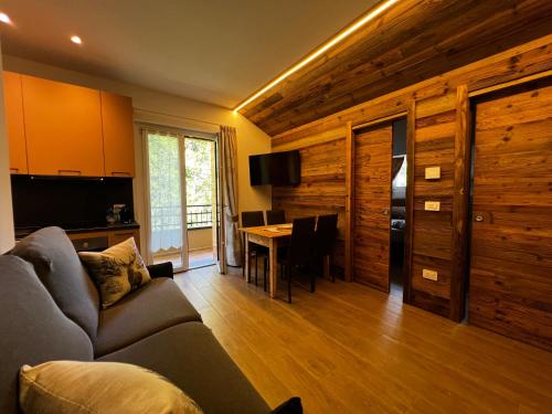 Μια τηλεόραση ή/και κέντρο ψυχαγωγίας στο Chalet Chiara apricacasevacanze