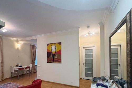 Ruang duduk di Central Elegant Apartment