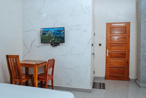 TV a/nebo společenská místnost v ubytování Hôtel Merveille Lomé