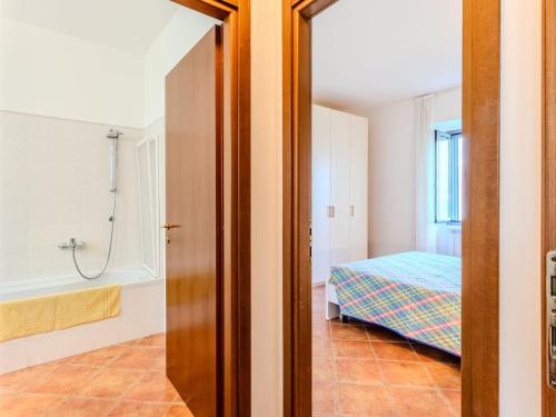 Ένα μπάνιο στο Apartment Vecchia Filanda - MSO150 Apartment 302 by Interhome